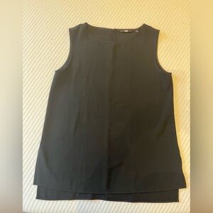 Uniqlo black top